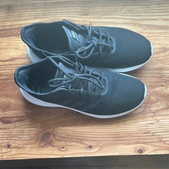 Adidas Womens Black and White Sneakers Cloud foam Size8 - Picture 1 of 5